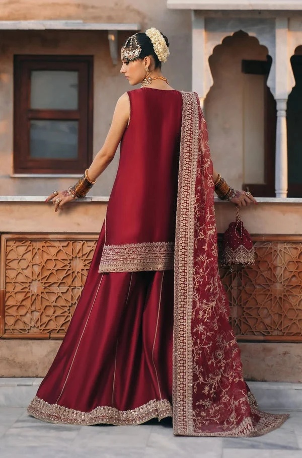 Mehek Kanwal Malik pakistani fashion outfit with coordinated formal…